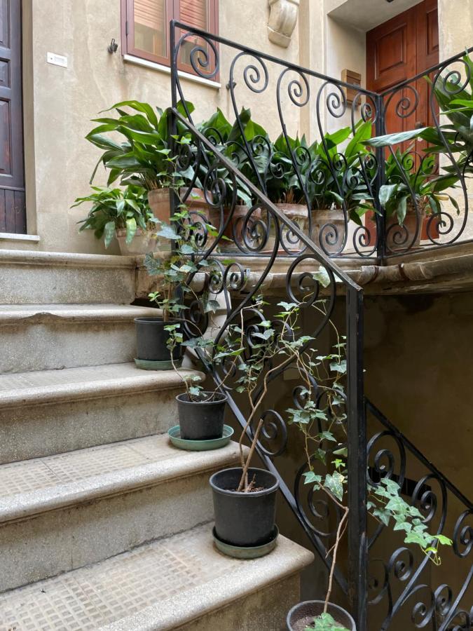 La Casa Sulla Piazza Apartment เอนนา ภายนอก รูปภาพ